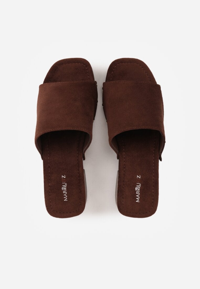 Brązowe Klapki w Stylu Drewniaków z Nitami na Klockowym Obcasie Junikofa