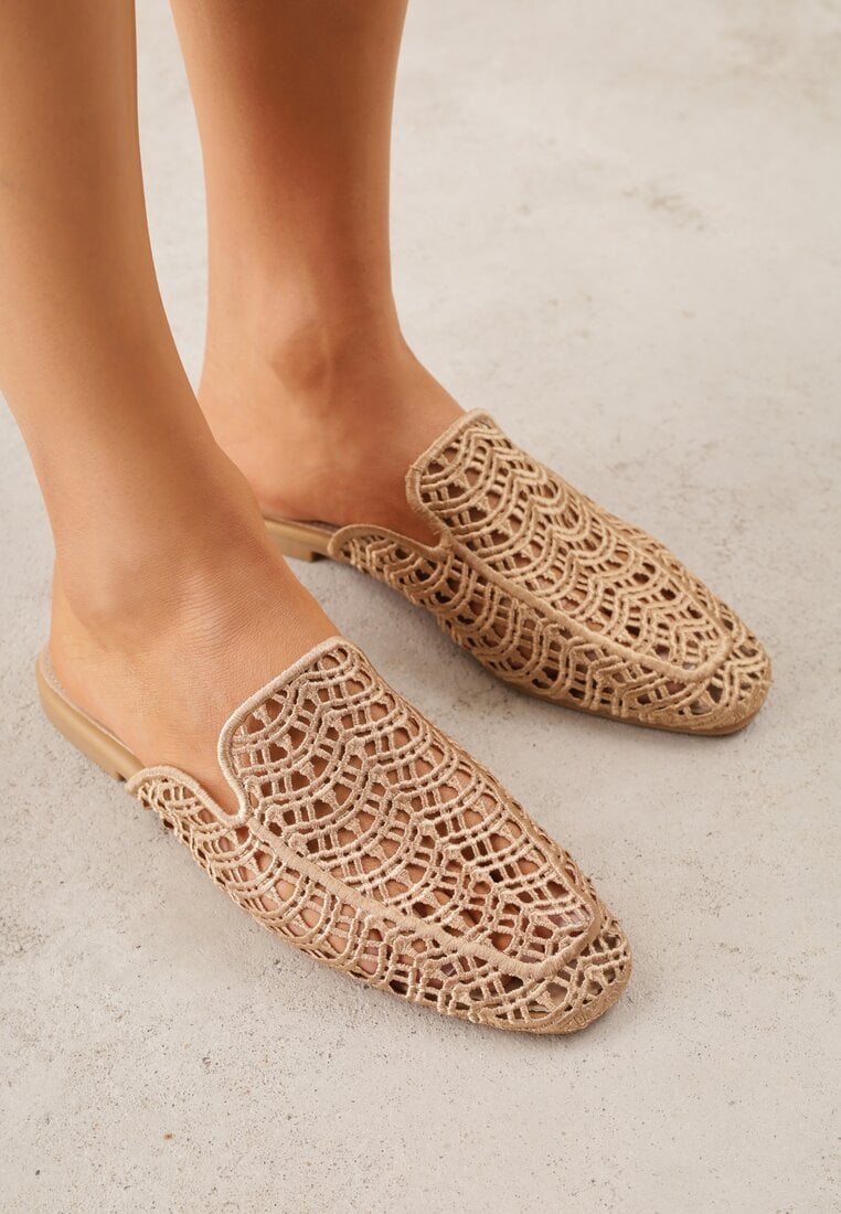 Ciemnobeżowe Ażurowe Klapki Mule z Plecioną Cholewką Raguela