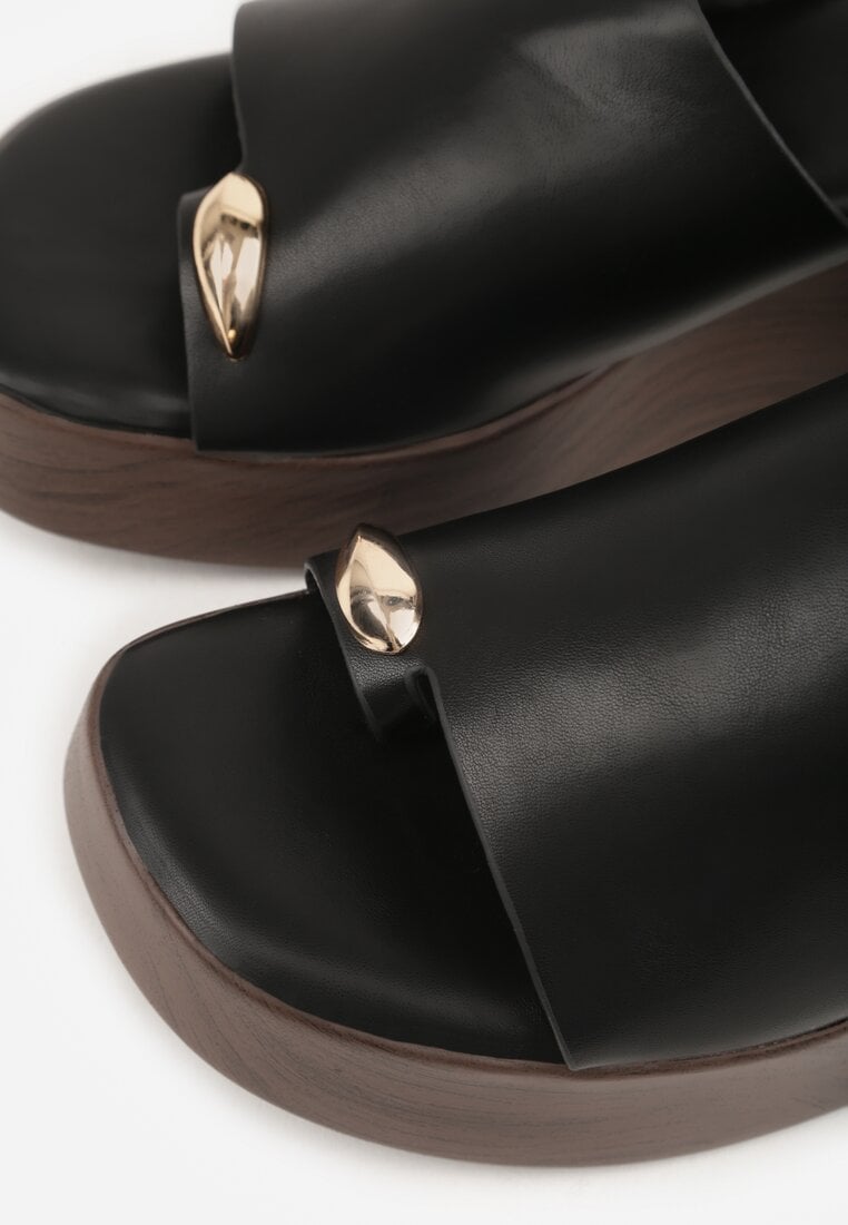 Czarne Klapki Japonki na Koturnie w Stylu Drewniaków Triaqueena