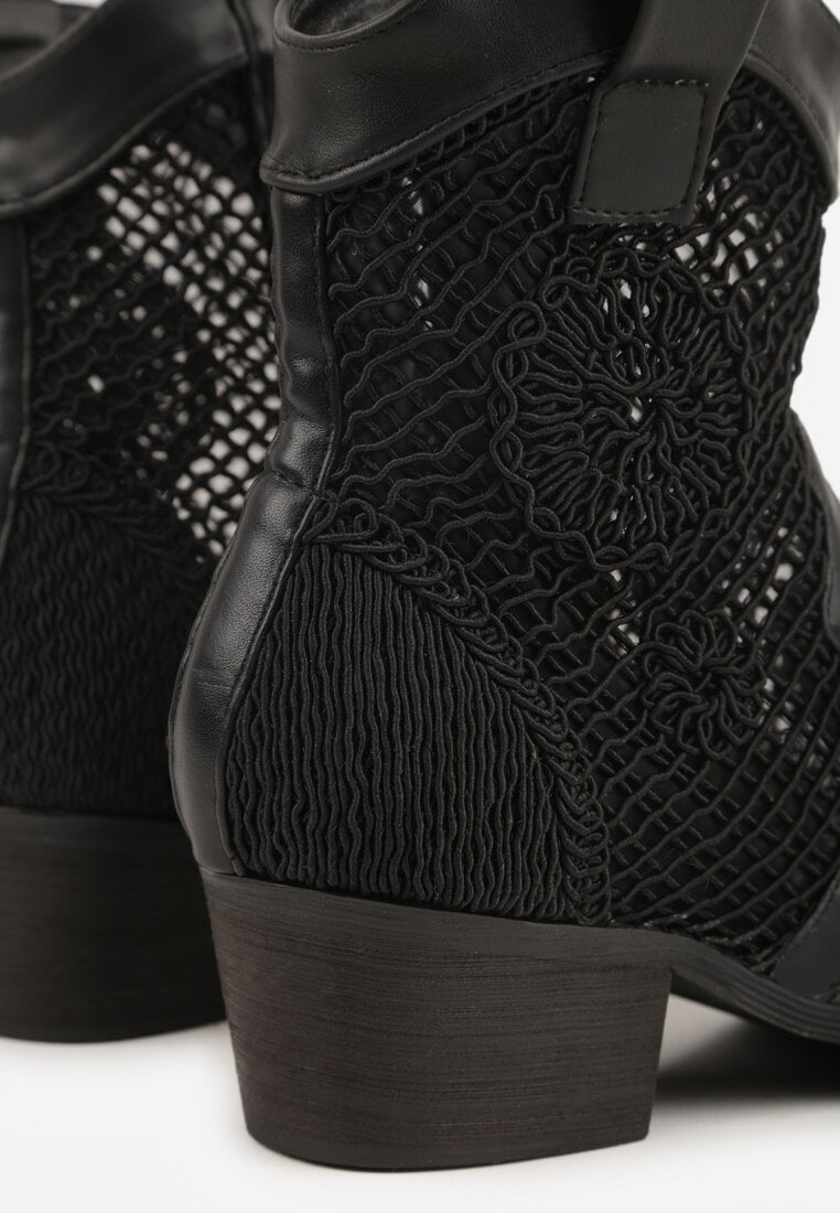 Czarne Botki Kowbojki na Stożku z Ażurową Cholewką z Haftem Isarna