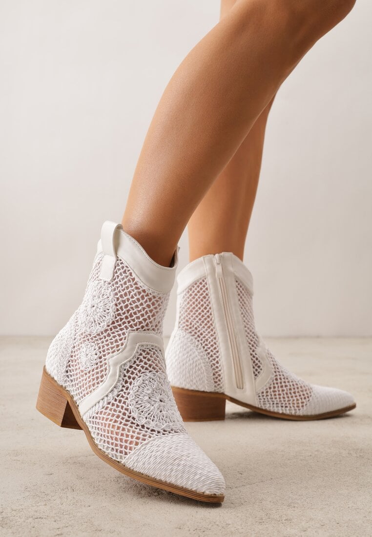 Białe Botki Kowbojki na Stożku z Ażurową Cholewką z Haftem Isarna