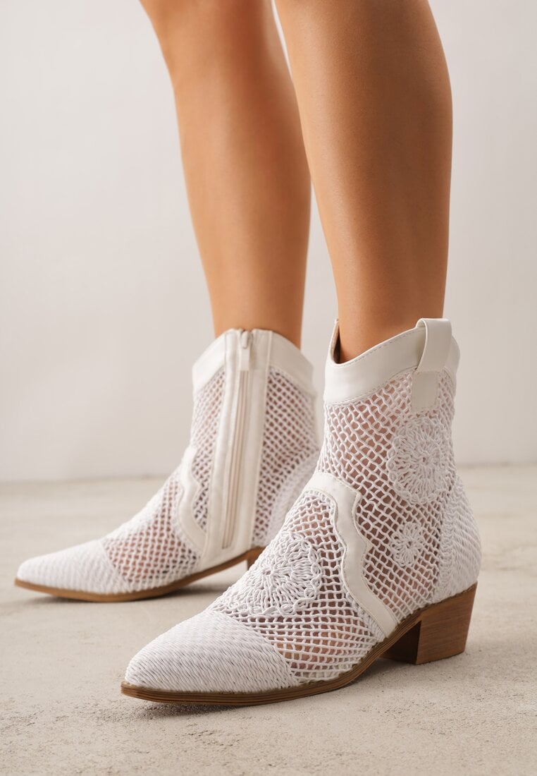 Białe Botki Kowbojki na Stożku z Ażurową Cholewką z Haftem Isarna
