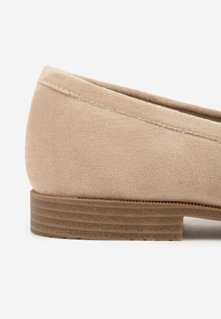 Beżowe Mokasyny z Imitacji Zamszu z Aplikacją w Kształcie Kokardy z Frędzlami Edea