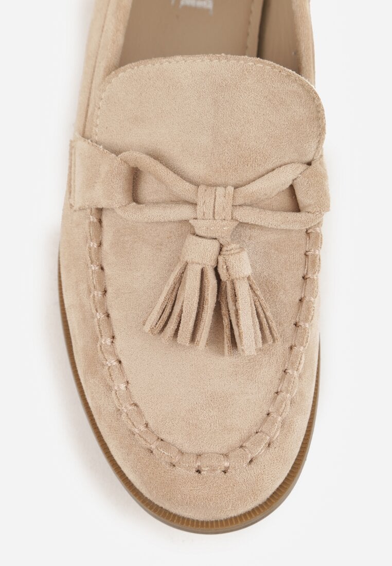 Beżowe Mokasyny z Imitacji Zamszu z Aplikacją w Kształcie Kokardy z Frędzlami Edea