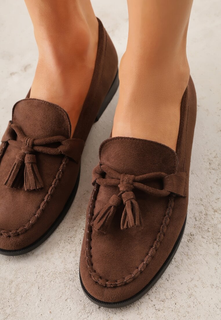 Brązowe Mokasyny z Imitacji Zamszu z Aplikacją w Kształcie Kokardy z Frędzlami Edea