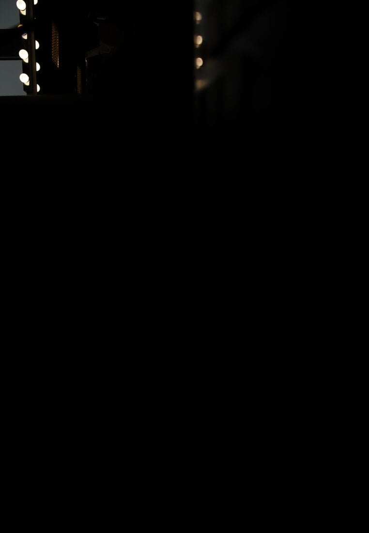 Czarne Body z Koronki z Krótkim Rękawem Dorilie