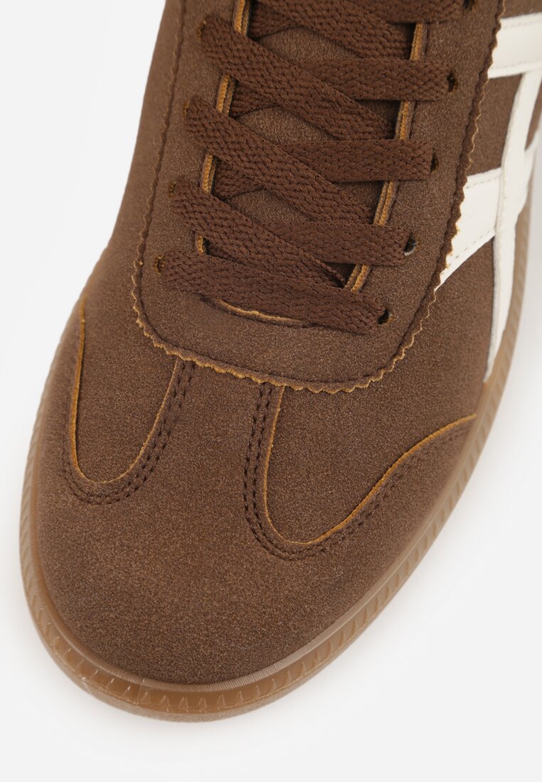 Brązowe Sneakersy w Stylu Tenisówek Ozdobione Geometrycznymi Paskami Zitora