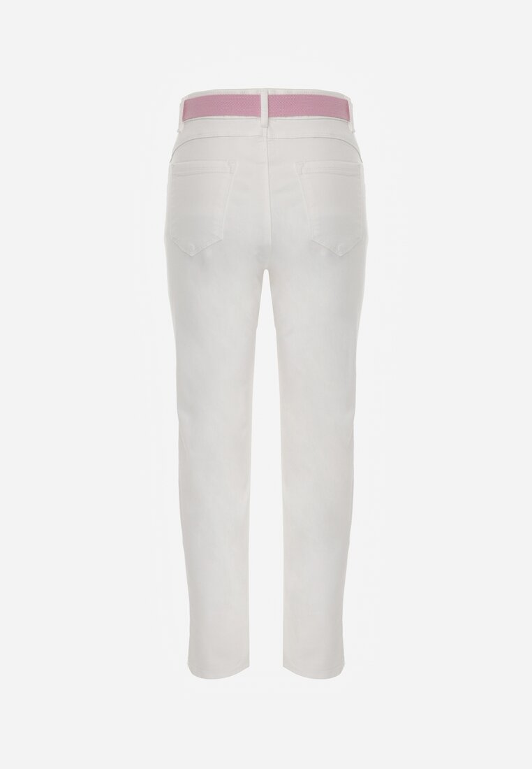 Białe Jeansy Mom Fit z Wiskozą i BawełnąOzdobione Paskiem i Chustą Hetilaine