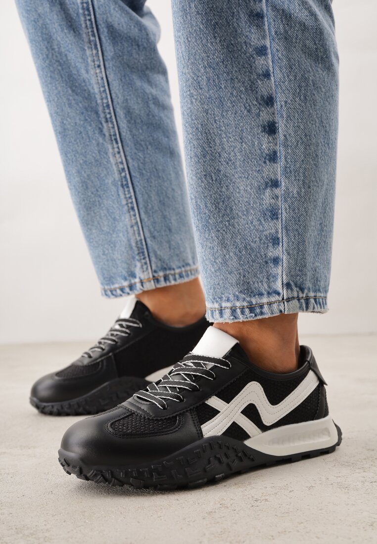 Czarne Sneakersy z Futurystyczną Tłoczoną Podeszwą i Geometrycznym Wzorem Emalorine