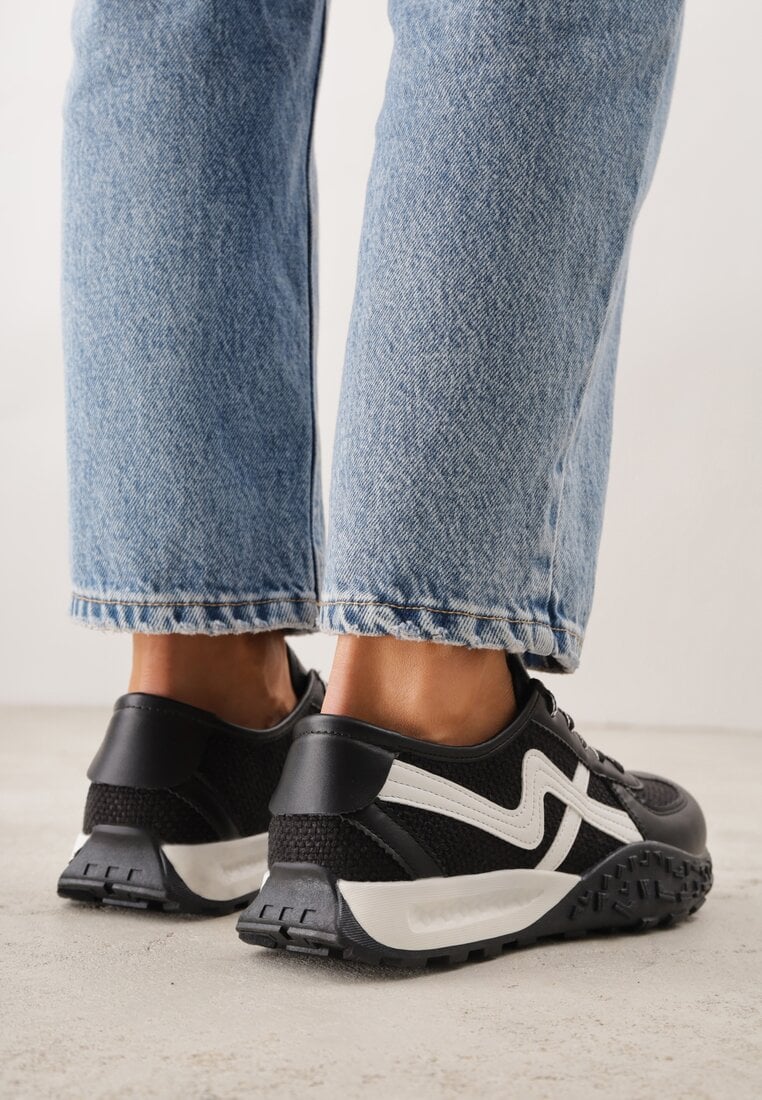 Czarne Sneakersy z Futurystyczną Tłoczoną Podeszwą i Geometrycznym Wzorem Emalorine