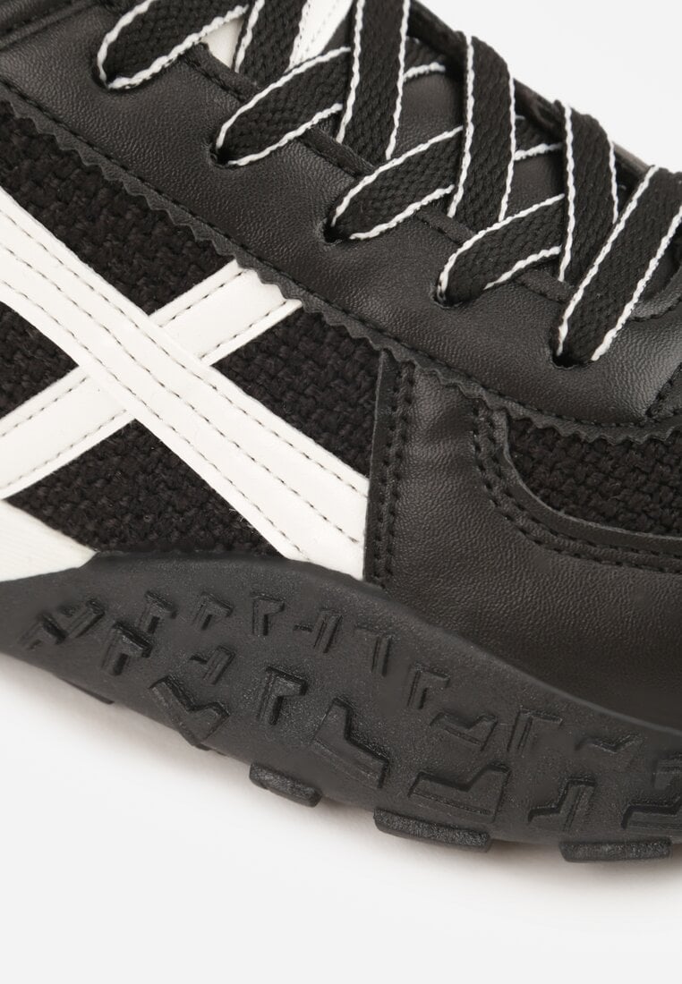 Czarne Sneakersy z Futurystyczną Tłoczoną Podeszwą i Geometrycznym Wzorem Emalorine