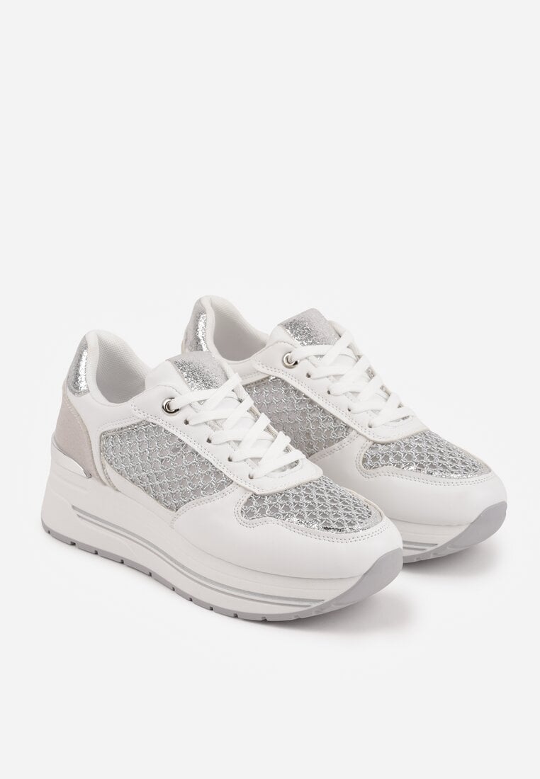 Białe Sneakersy na Platformie Ozdobione Metalicznymi Wstawkami i Siateczką Zitina