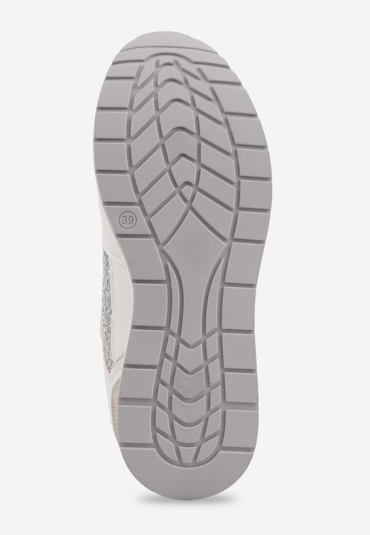 Białe Sneakersy na Platformie Ozdobione Metalicznymi Wstawkami i Siateczką Zitina