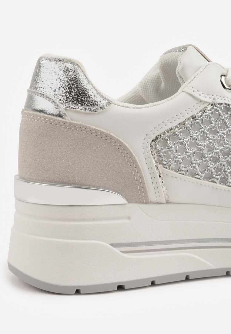 Białe Sneakersy na Platformie Ozdobione Metalicznymi Wstawkami i Siateczką Zitina