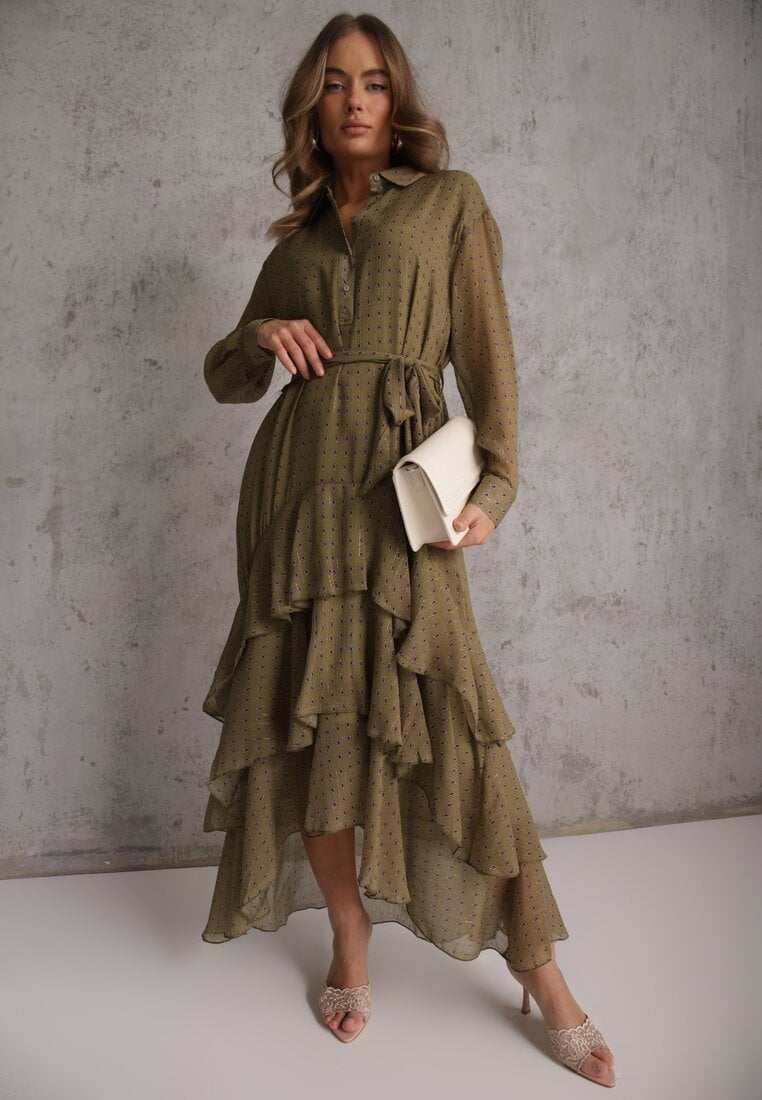 Zielona Sukienka o Koszulowym Kroju z Przedłużonym Tyłem i Falbanami Savarinna