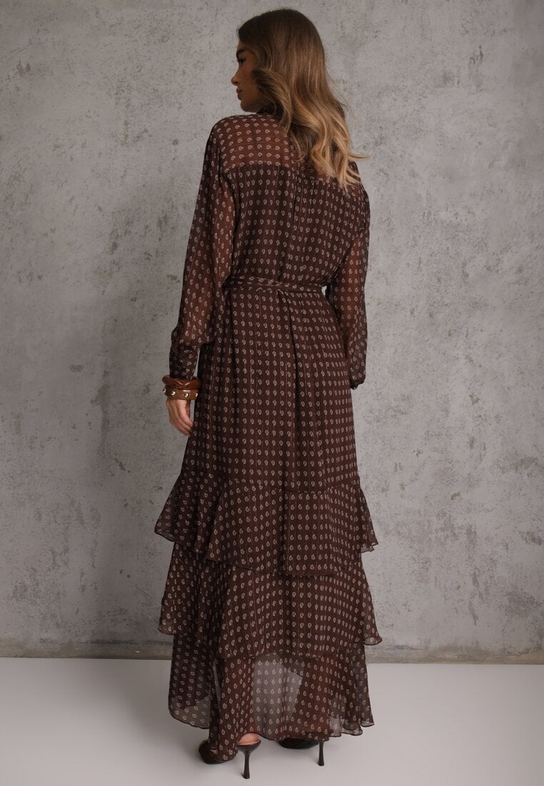 Brązowa Sukienka o Koszulowym Kroju z Przedłużonym Tyłem i Falbanami Savarinna