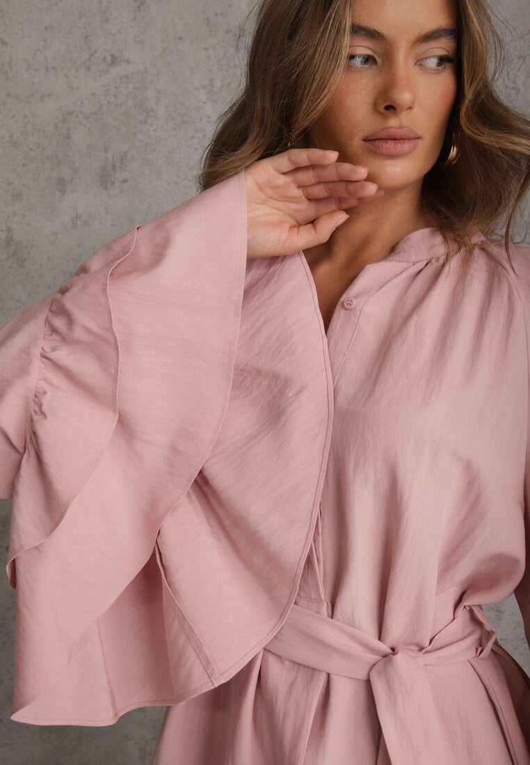 Różowa Koszulowa Sukienka z Wiskozy Ozdobiona Paskiem i Falbanami Tinethra