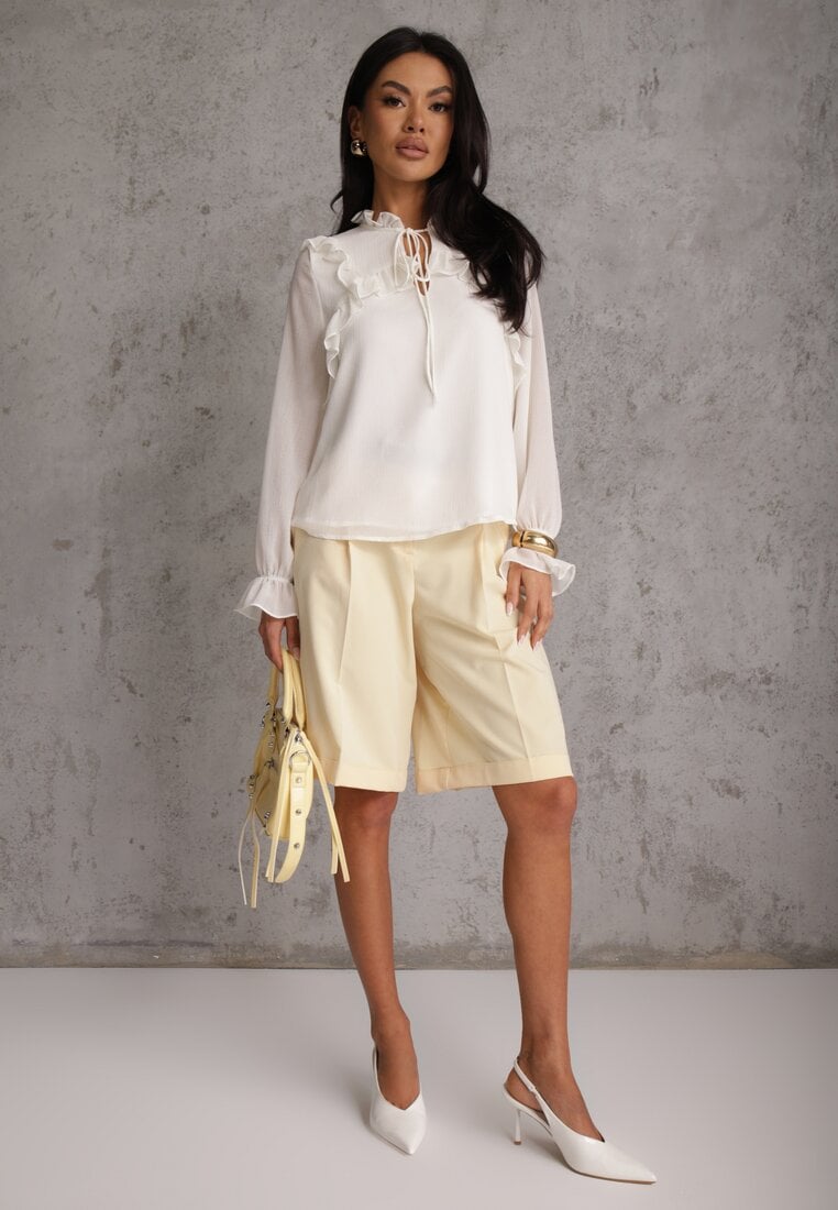 Biała Bluzka w Stylu Coquette z Falbankami i Wiązaniem przy Szyi Seathrina