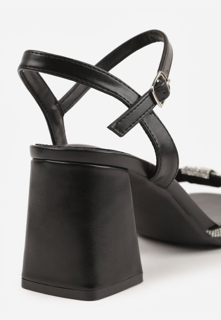 Czarne Sandały Ozdobione Paskami z Cyrkoniami i Kwadratowym Obcasie Zitalia
