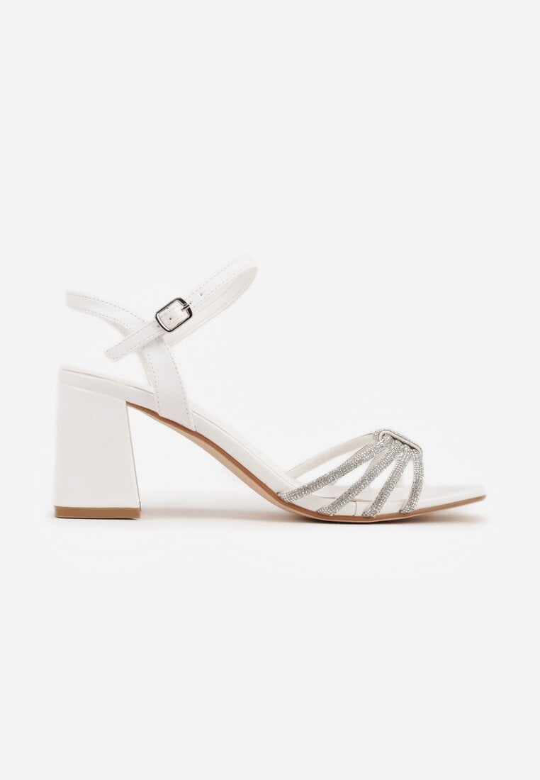Białe Sandały Ozdobione Paskami z Cyrkoniami i Kwadratowym Obcasie Zitalia
