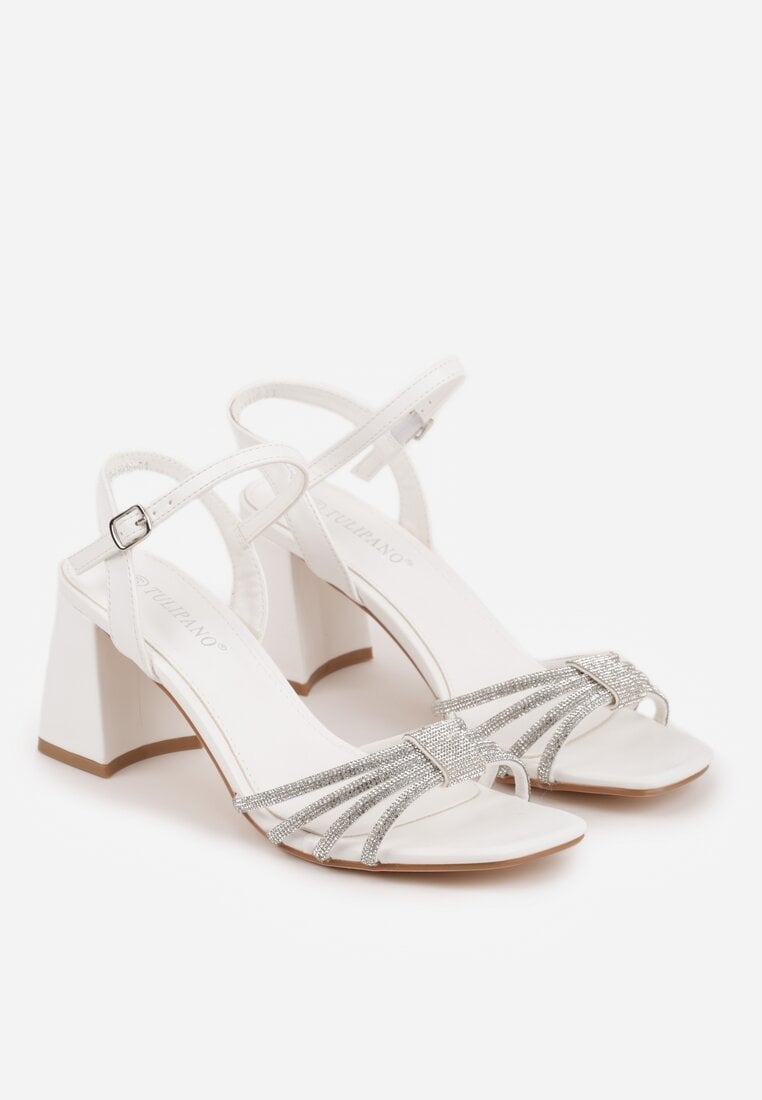 Białe Sandały Ozdobione Paskami z Cyrkoniami i Kwadratowym Obcasie Zitalia
