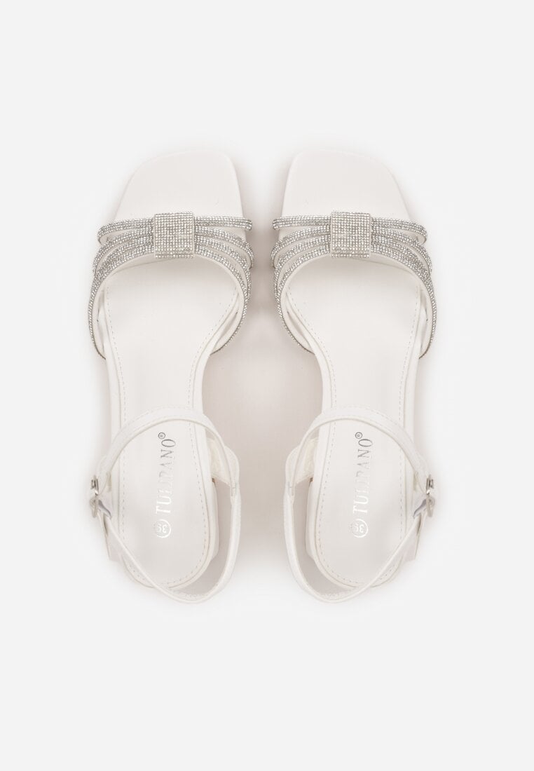 Białe Sandały Ozdobione Paskami z Cyrkoniami i Kwadratowym Obcasie Zitalia