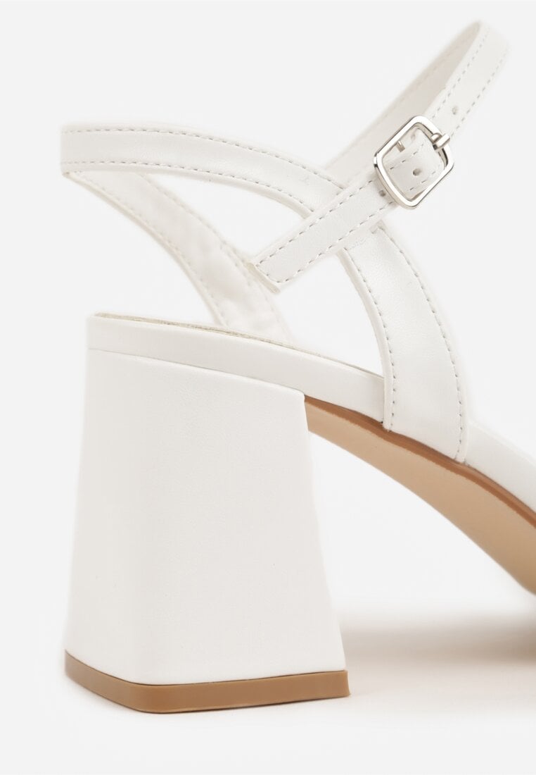 Białe Sandały Ozdobione Paskami z Cyrkoniami i Kwadratowym Obcasie Zitalia