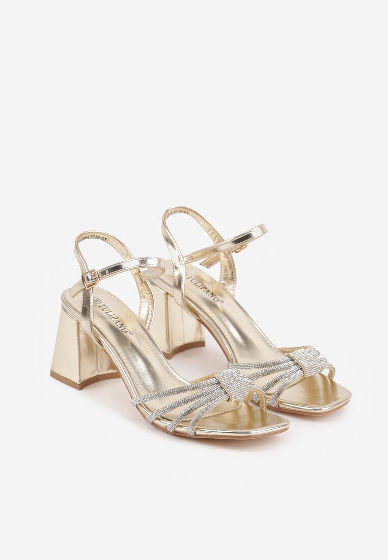 Złote Sandały Ozdobione Paskami z Cyrkoniami i Kwadratowym Obcasie Zitalia