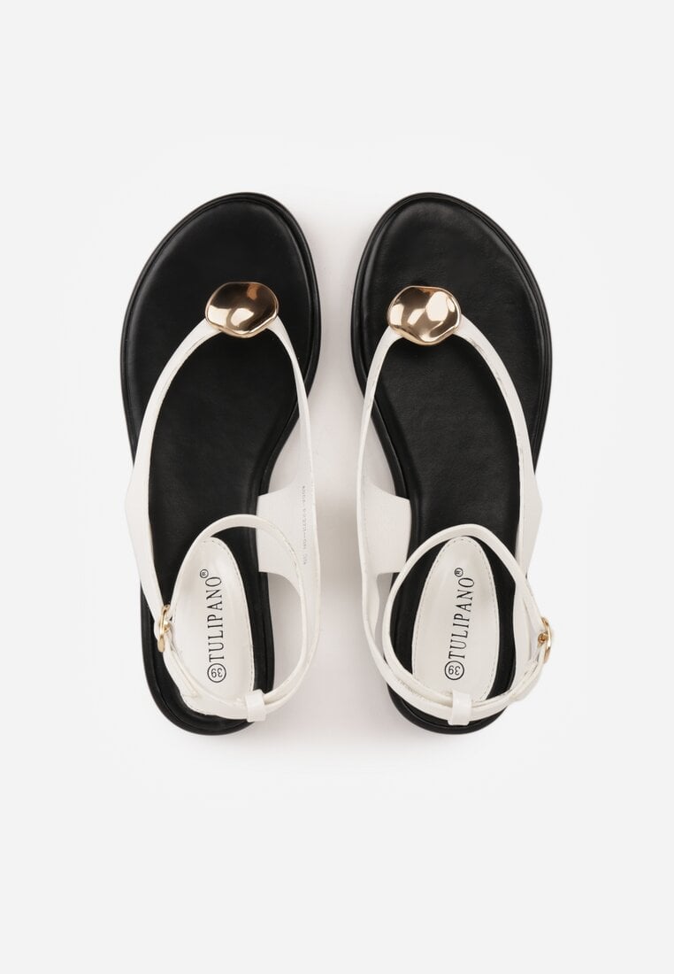 Białe Sandały Japonki z Metaliczną Ozdobą Vikisima