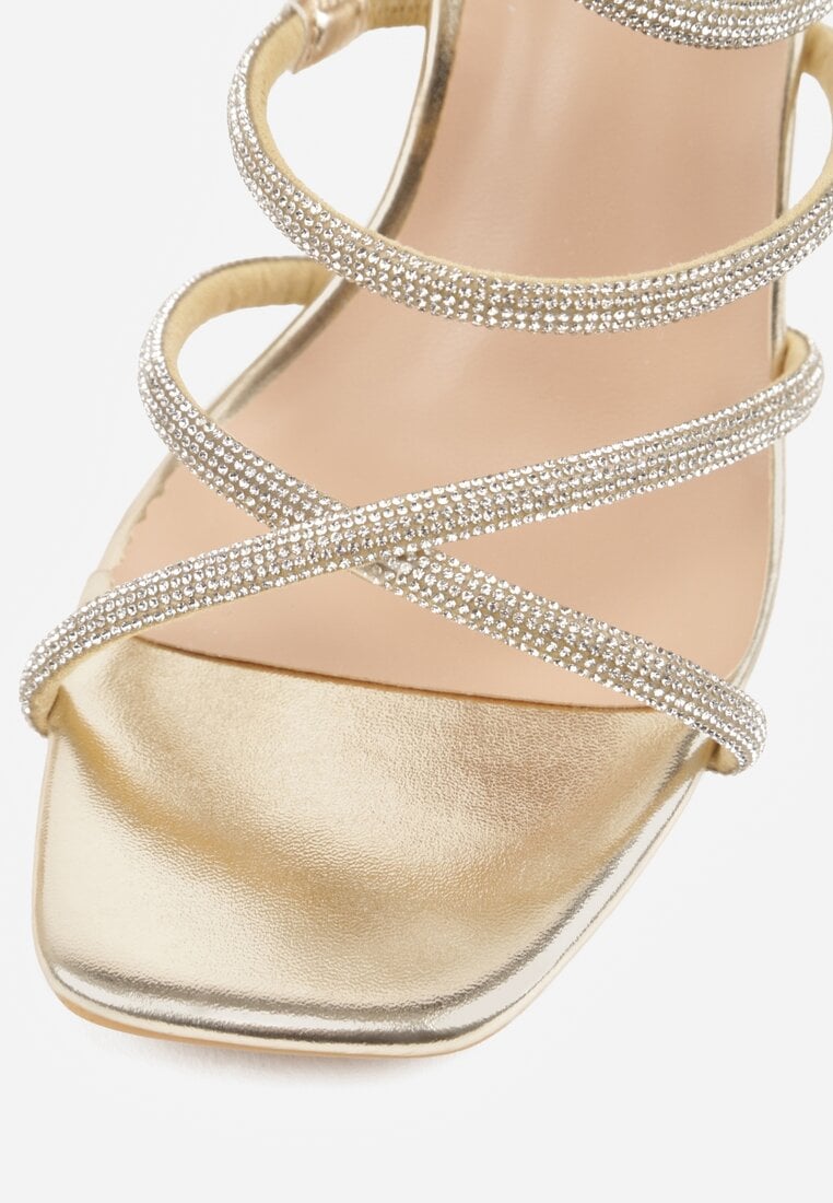 Złote Sandały na Szpilce z Kwadratowym Noskiem i Cyrkoniowymi Paskami Zeviana