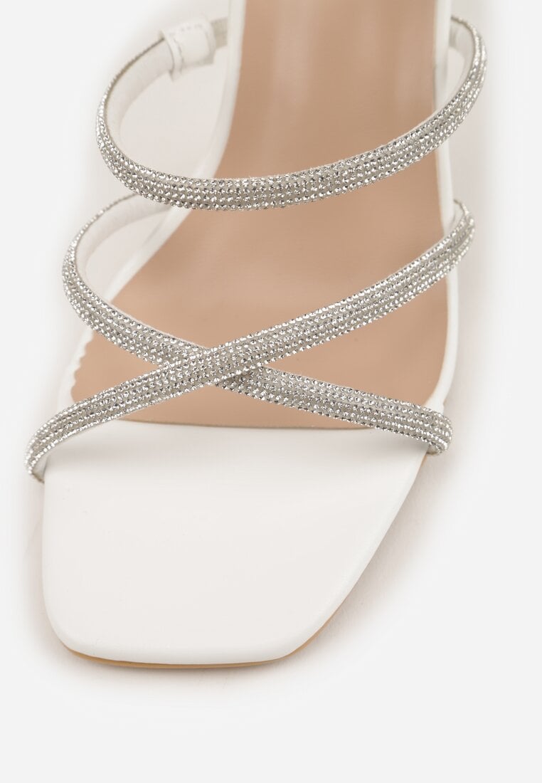 Białe Sandały na Szpilce z Kwadratowym Noskiem i Cyrkoniowymi Paskami Zeviana