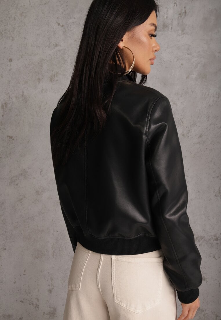 Czarna Kurtka Przejściowa Typu Bomber Jacket z Imitacji Skóry Izaria