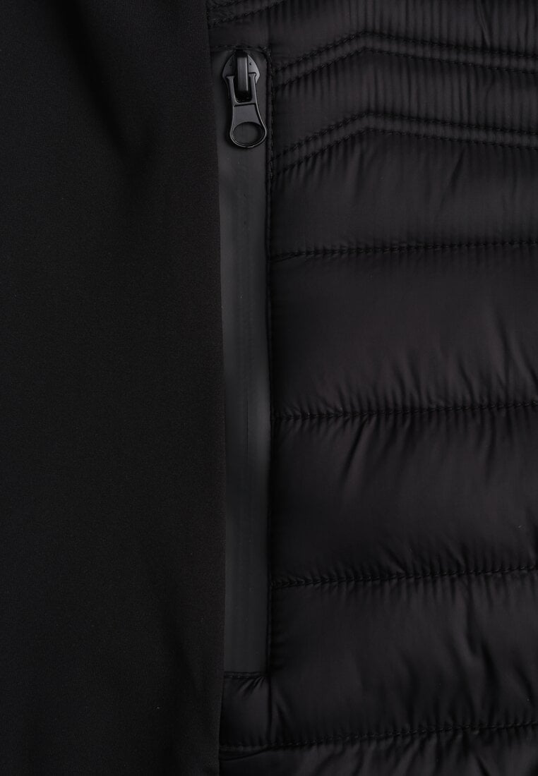 Czarna Przejściowa Kurtka z Pikowaniem Elastycznymi Wstawkami i Kapturem Fezilina