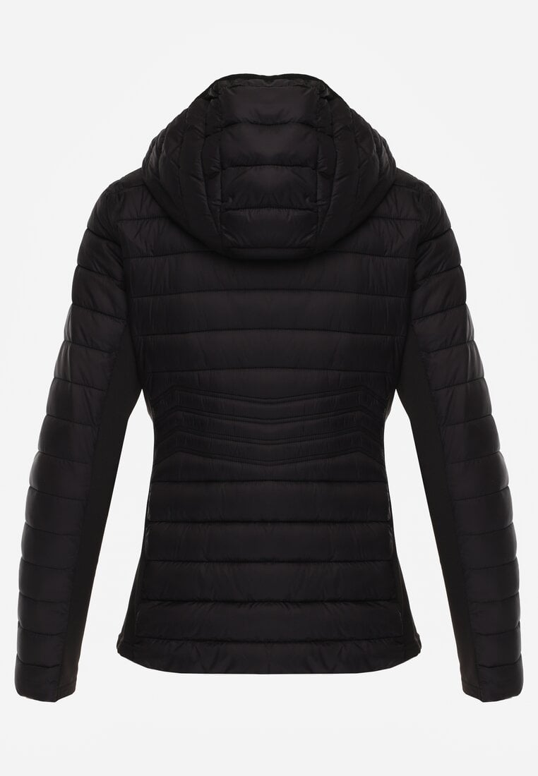 Czarna Przejściowa Kurtka z Pikowaniem Elastycznymi Wstawkami i Kapturem Fezilina