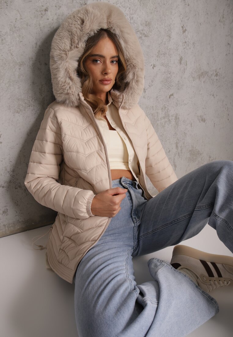 Jasnobeżowa Przejściowa Kurtka z Pikowaniem Bocznymi Ściągaczami i Kapturem Fezizia