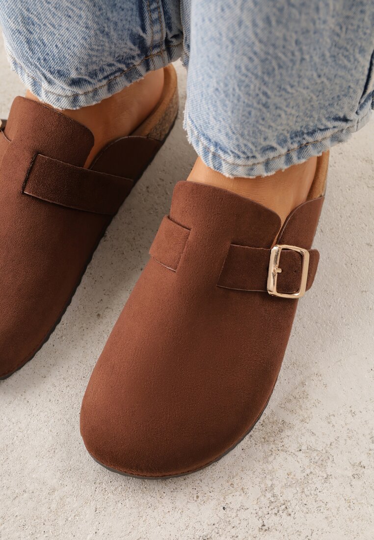 Ciemnobrązowe Klapki Ozdobione Klamrą na Pasku Zelevelis