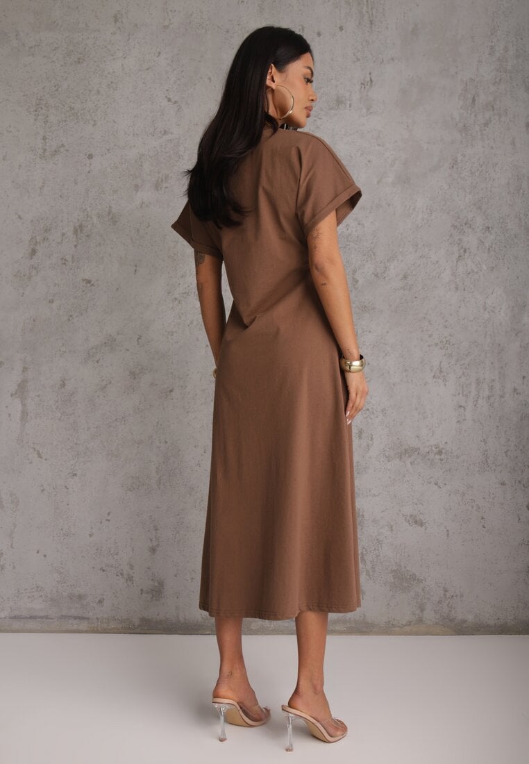 Brązowa Rozkloszowana Sukienka Zdobiona Drapowaniem w Talii i Rozcięciem Uziola