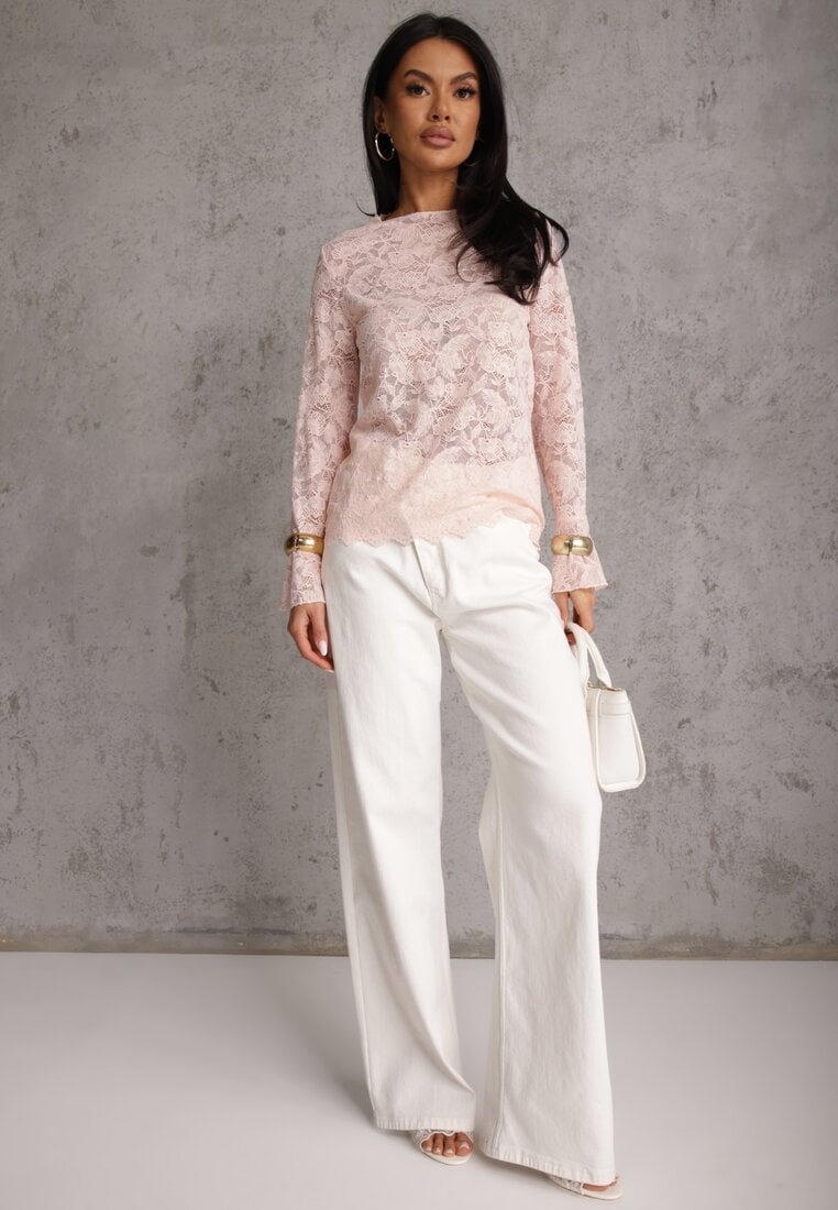 Różowa Bluzka z Koronki Ozdobiona Rozkloszowanymi Rękawami i Falbanką na Dole Sanovia