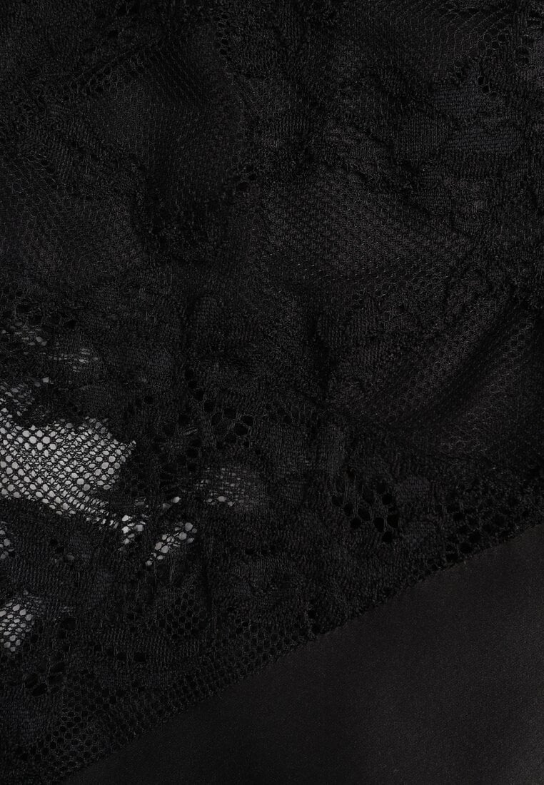 Czarna Dopasowana Sukienka Wieczorowa z Koronowymi Zdobieniami Bermina