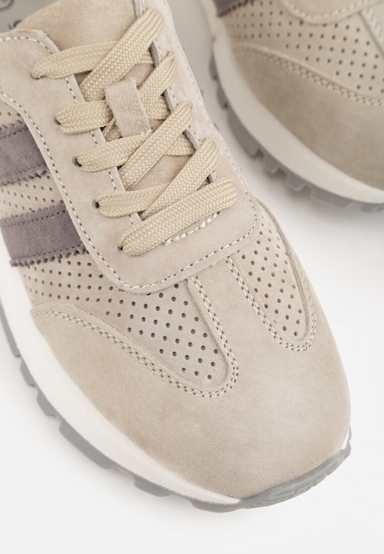 Jasnobeżowe Sneakersy z Zamszu Naturalnego z Ozdobnymi Paskami i Perforacją Ravinelle