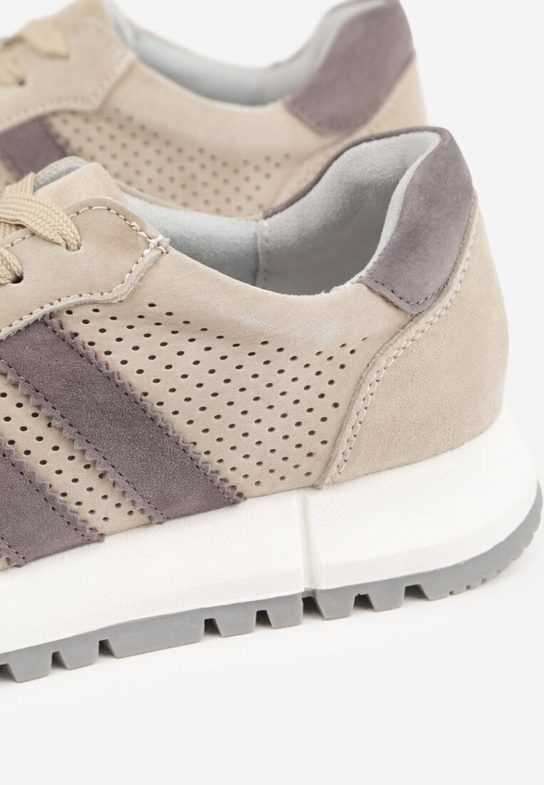 Jasnobeżowe Sneakersy z Zamszu Naturalnego z Ozdobnymi Paskami i Perforacją Ravinelle