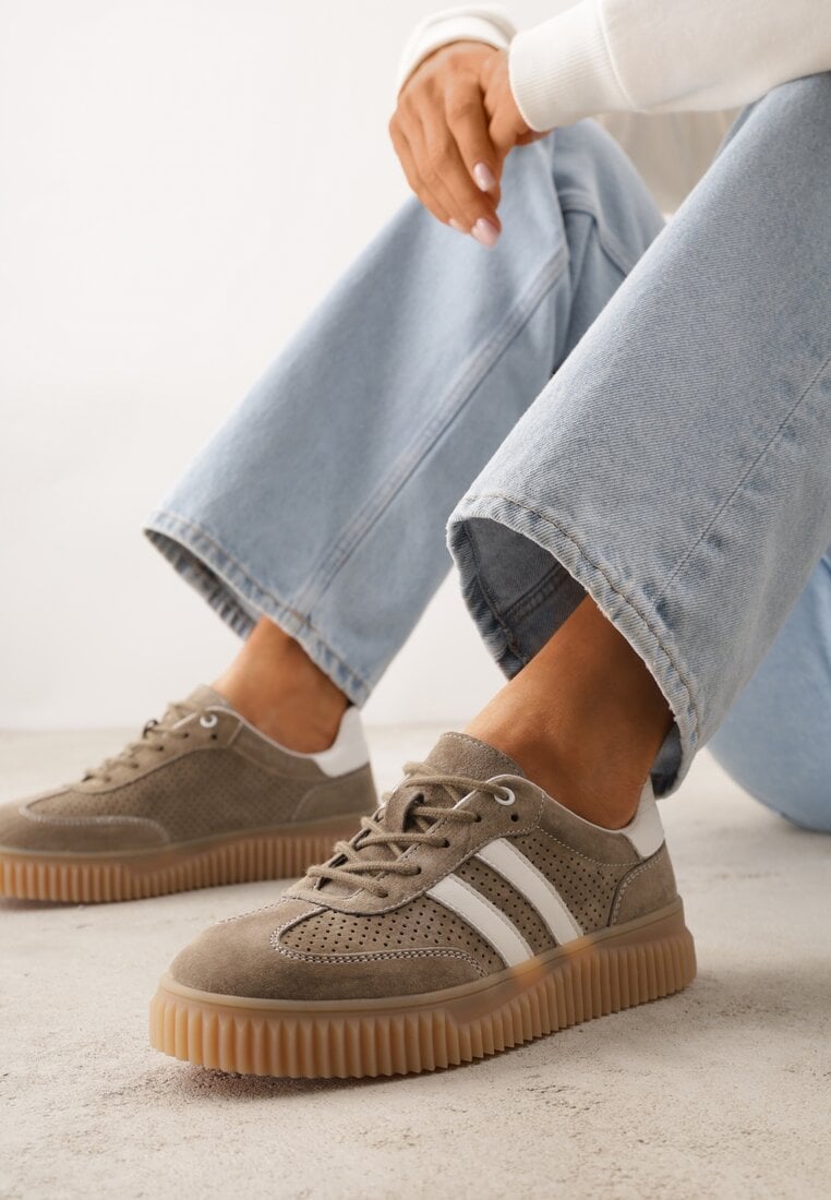 Ciemnobeżowe Sneakersy Typu Tenisówki z Zamszu Naturalnego Ozdobione Paskami Tarinella