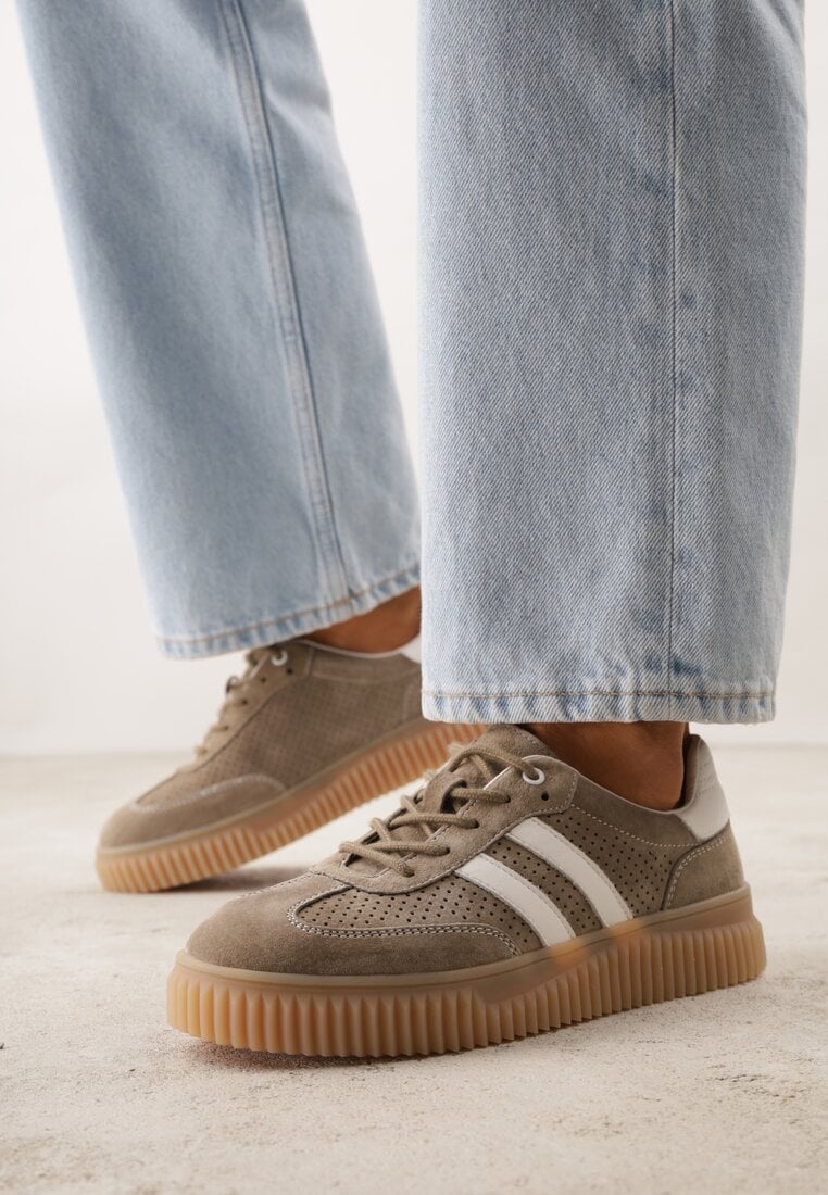 Ciemnobeżowe Sneakersy Typu Tenisówki z Zamszu Naturalnego Ozdobione Paskami Tarinella