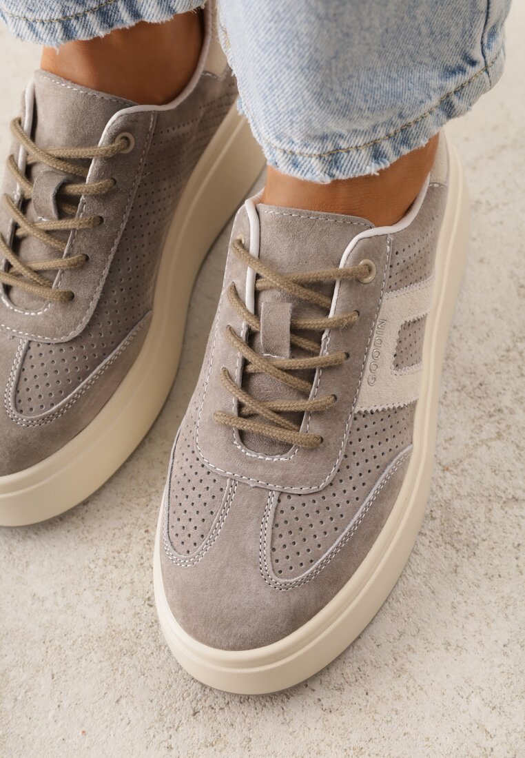 Ciemnobeżowe Sneakersy z Zamszu Naturalnego na Platfomie z Napisem i Perforacją Zitara