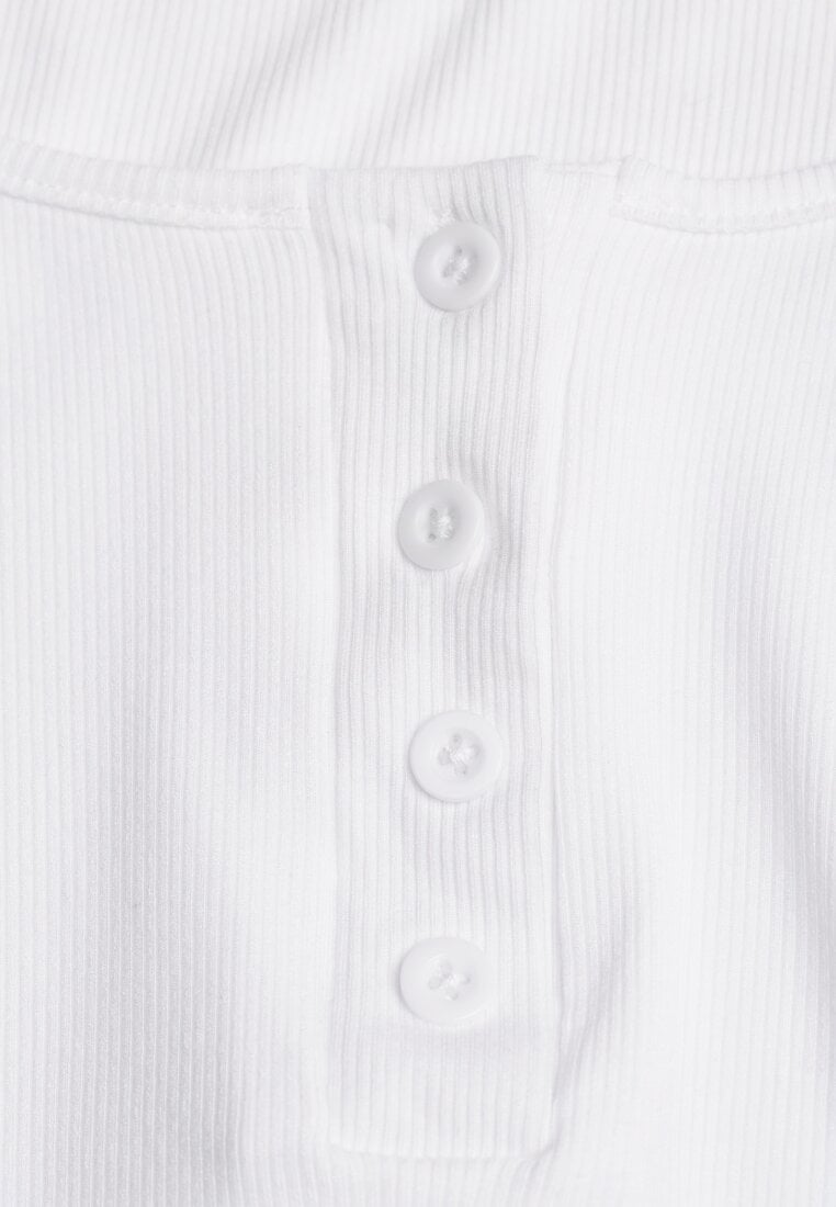 Biały Top z Bawełny Ozdobiony Guzikami przy Dekolcie Nediva