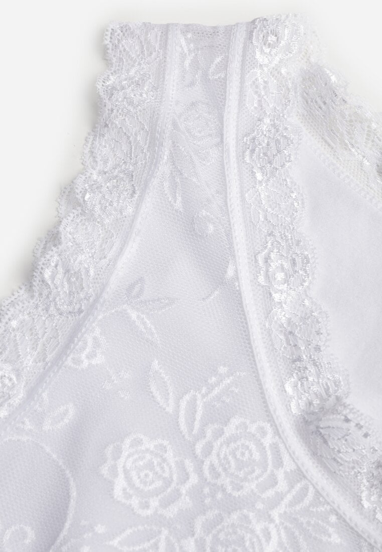 Biały Top z Bawełny Ozdobiony u Góry Koronką Berice
