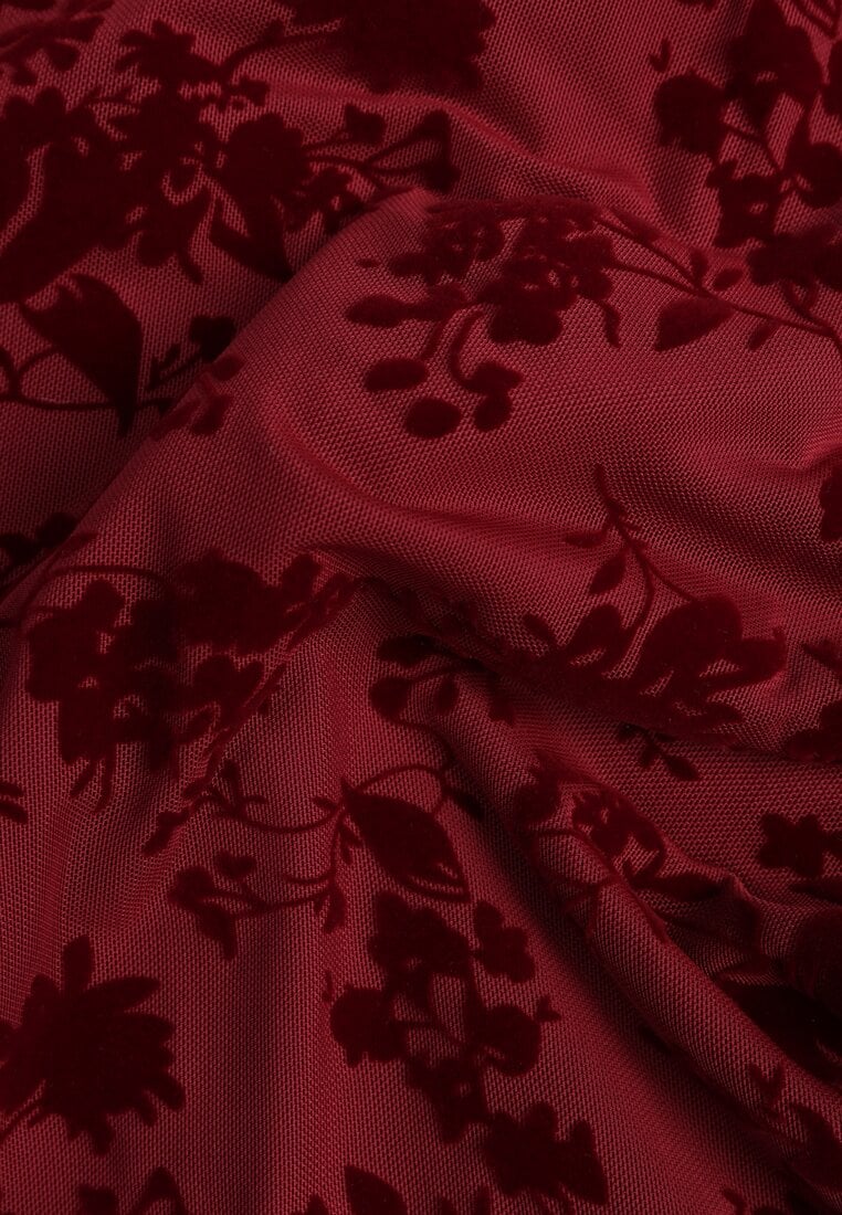 Czerwona Wieczorowa Sukienka VICES z Siateczki z Kwiatowym Wzorem z Weluru Azinene