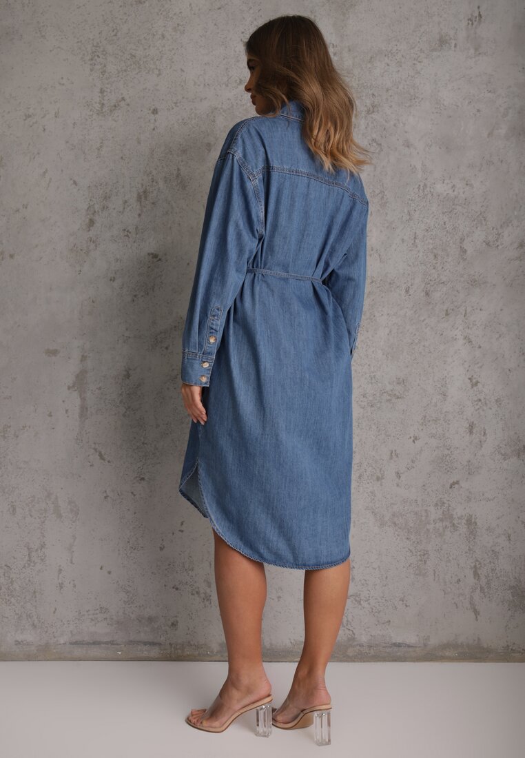 Niebieska Jeansowa Sukienka Koszulowa Oversize z Bawełną i Paskiem Cianatra
