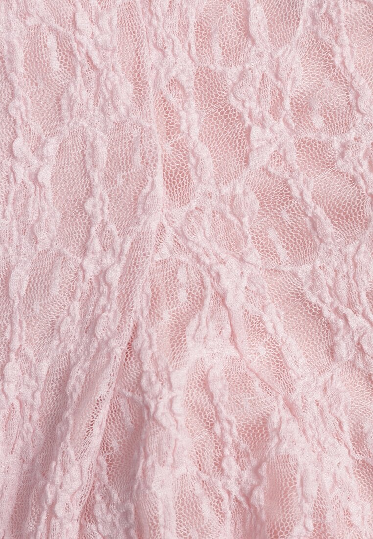 Różowa Sukienka z Koronki Ozdobiona Rozkloszowanymi Rękawami Cinalata