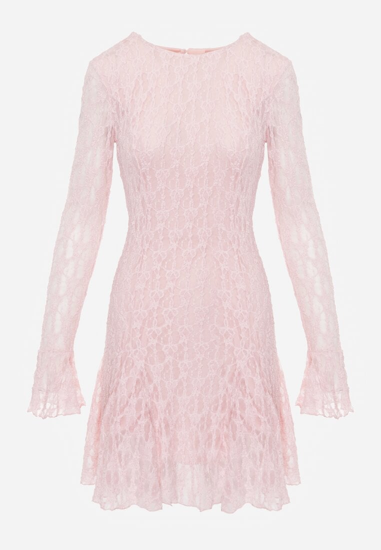 Różowa Sukienka z Koronki Ozdobiona Rozkloszowanymi Rękawami Cinalata